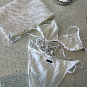 NWT: NEW NEVER WORN TRIANGL BIKINI SET